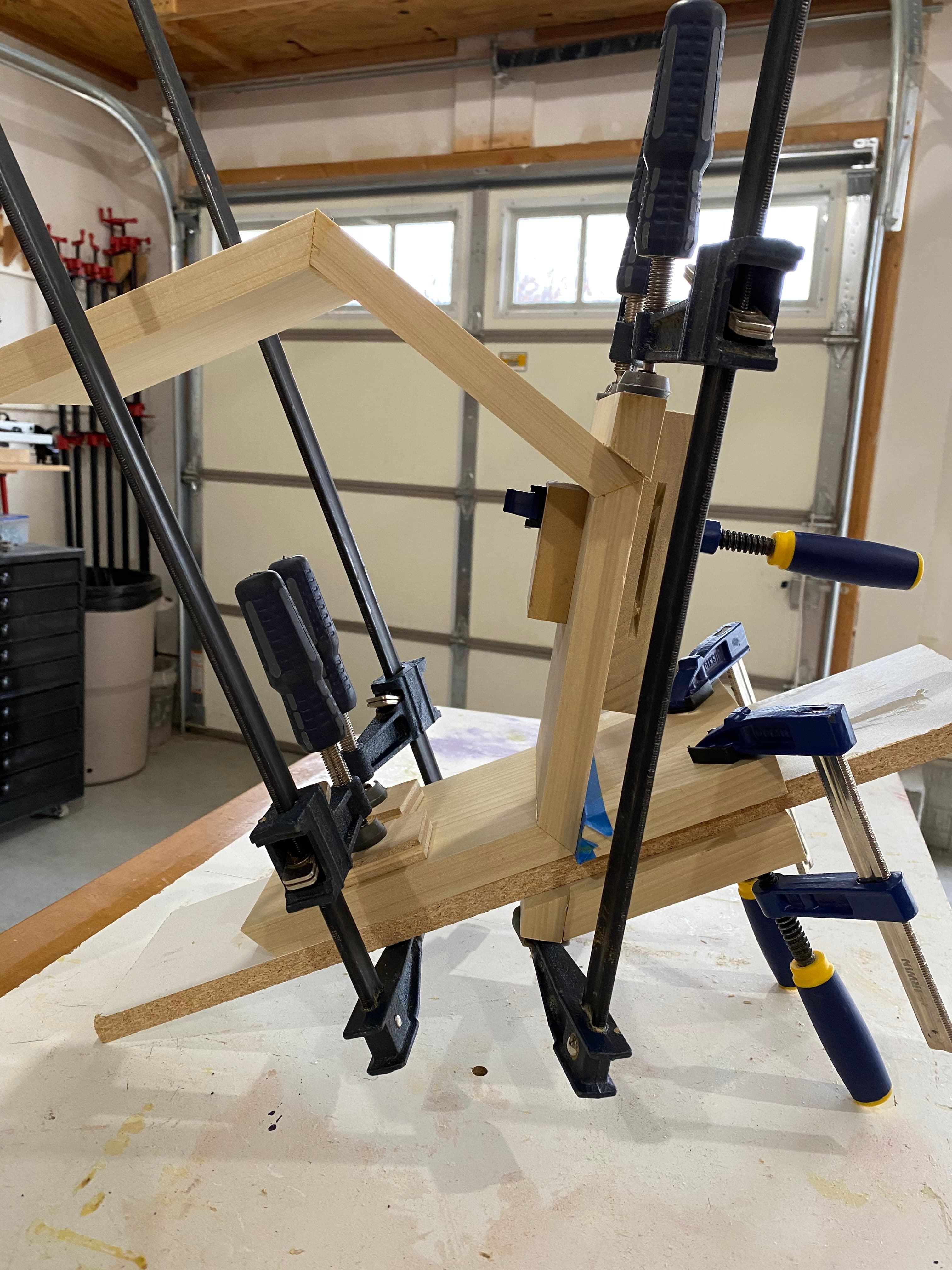 Clamping up a hexagon shelf